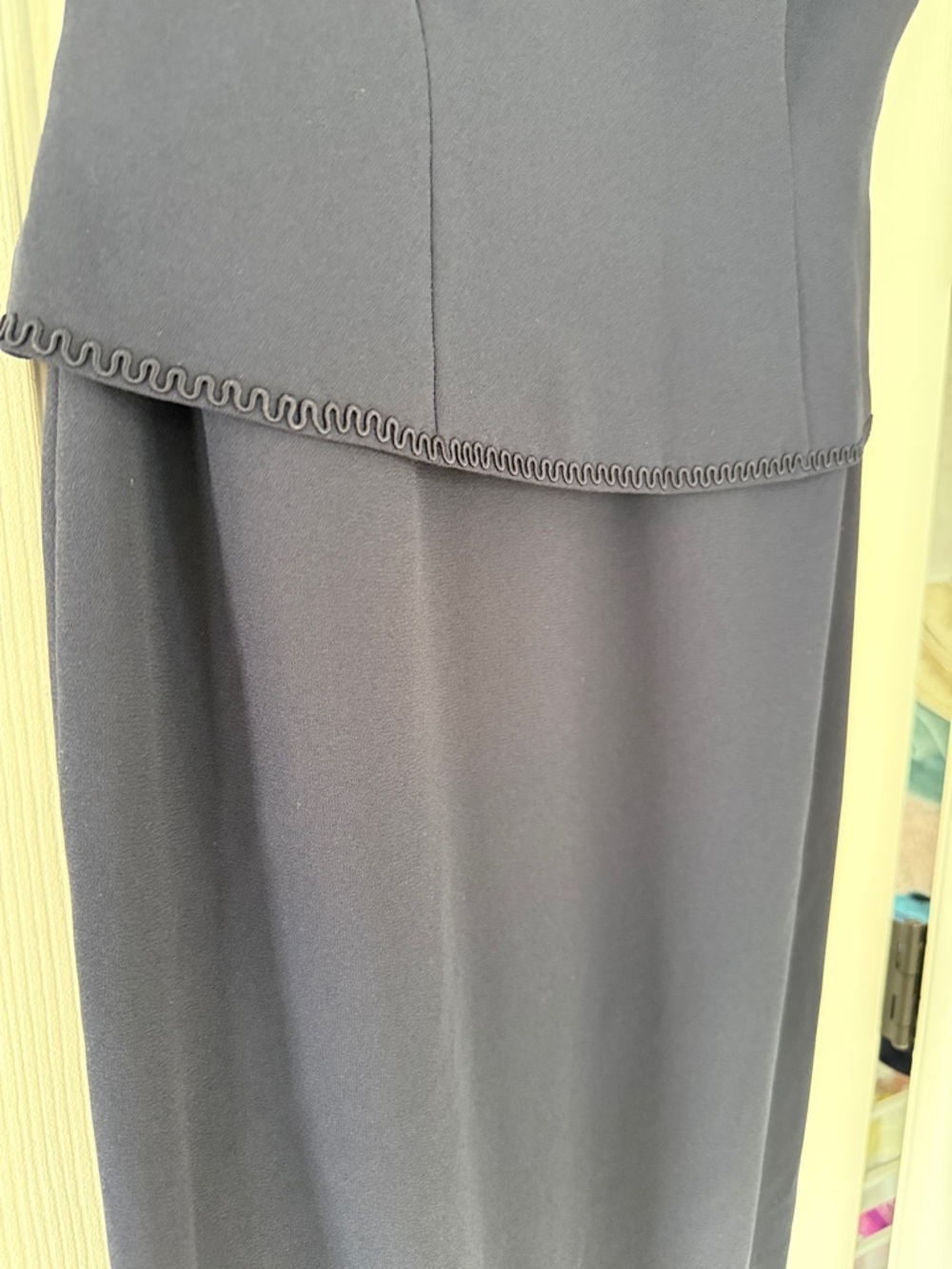 Donna Morgan Navy Midi Sheath Dress with Beaded Sleeves 6 petite - Picture 4 of 6